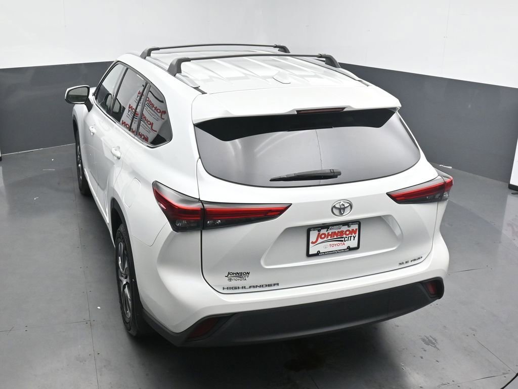 Used 2022 Toyota Highlander XLE AWD/4WD image 29