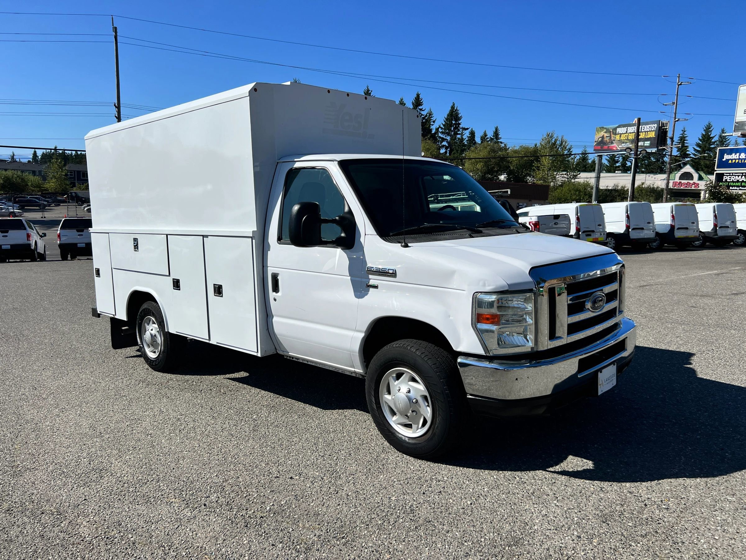 Used 2016 Ford E-350 and Econoline 350 Super Duty image 3