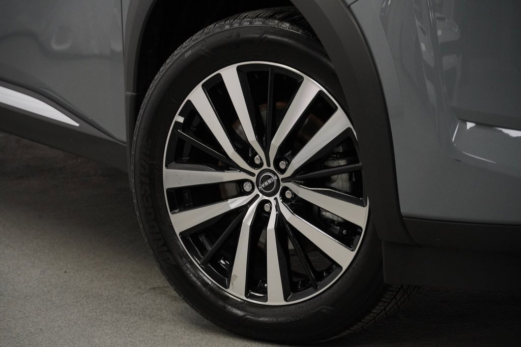 Used 2024 Nissan Pathfinder Platinum w/ Cargo Package image 4