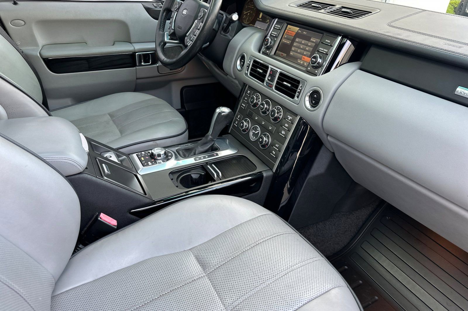 Used 2011 Land Rover Range Rover Supercharged AWD/4WD image 19