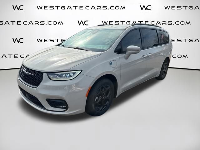 Used 2021 Chrysler Pacifica Touring w/ Uconnect Theater Family Group