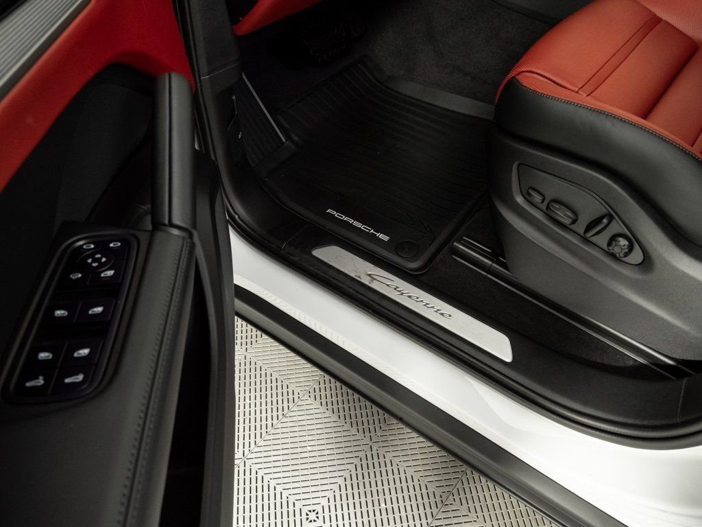 Certified 2026 Porsche Cayenne AWD/4WD image 8
