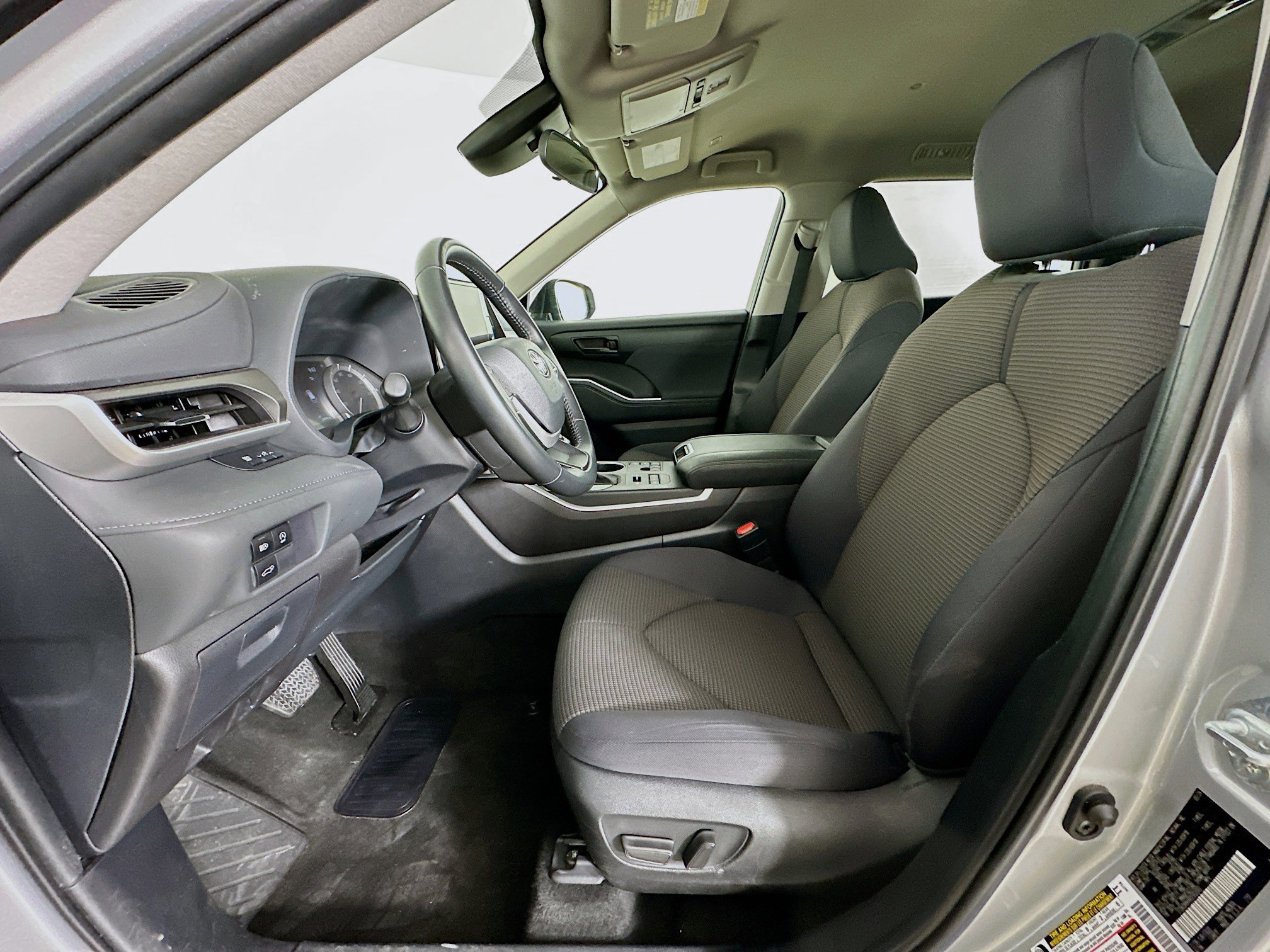 Used 2024 Toyota Highlander LE image 13