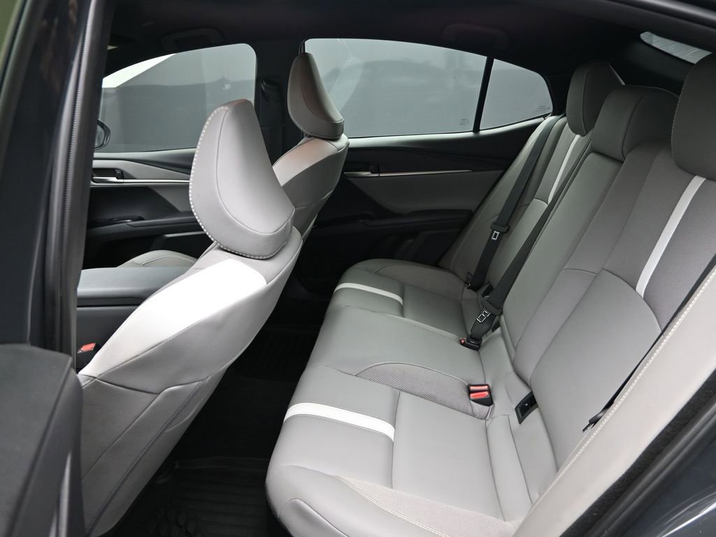 Used 2025 Toyota Camry SE w/ Convenience Package image 12