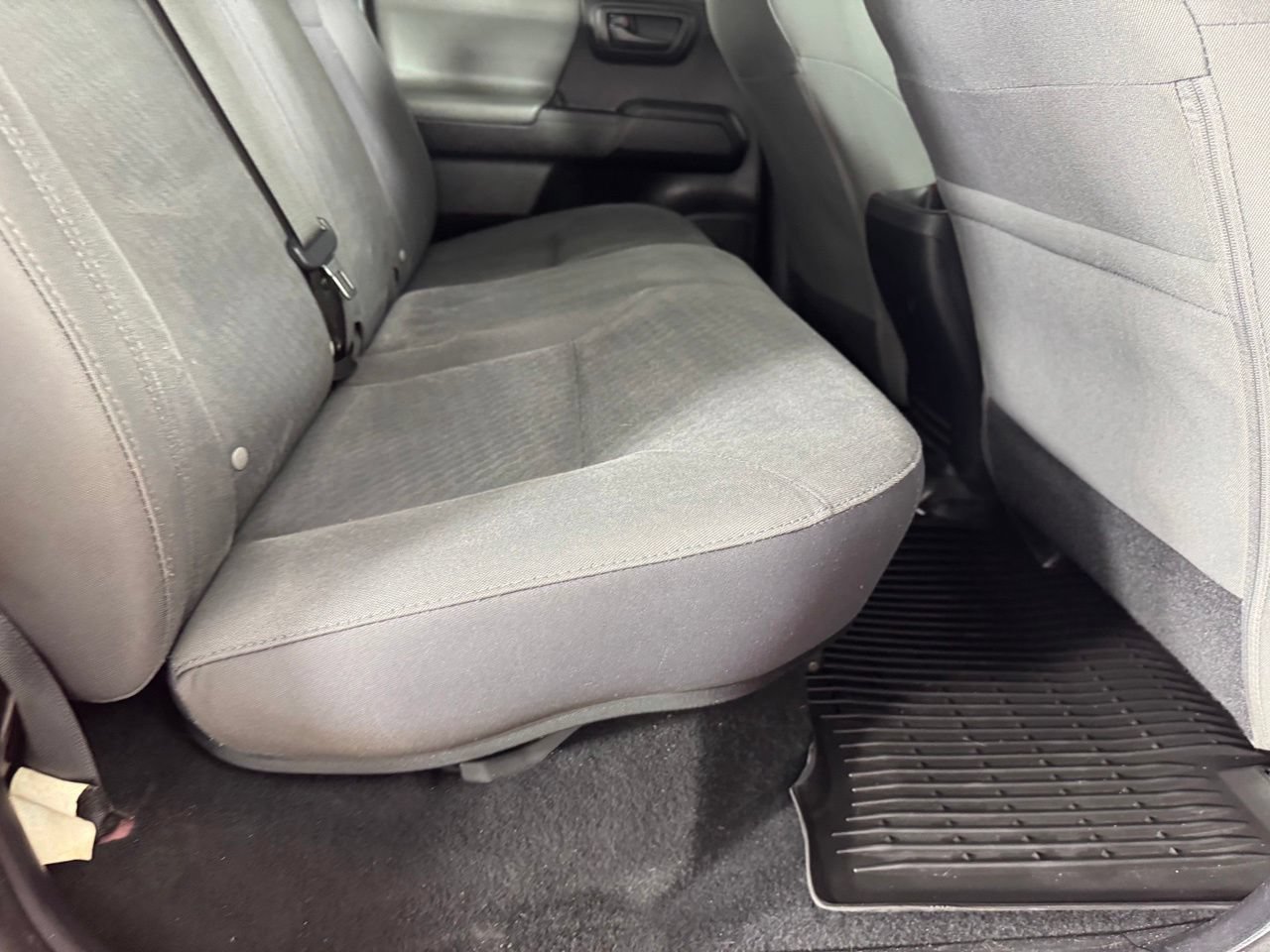 Used 2020 Toyota Tacoma SR w/ SR Convenience Package RWD image 31