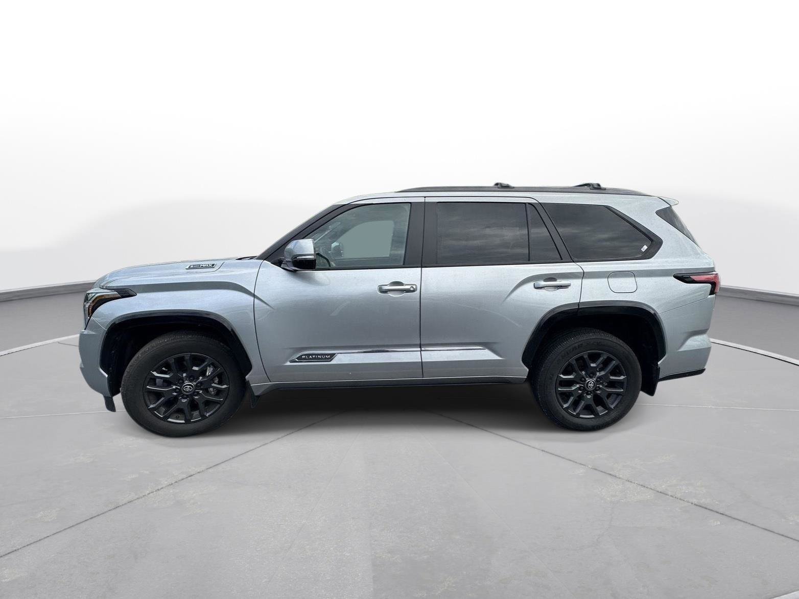 Used 2025 Toyota Sequoia Platinum AWD/4WD image 9