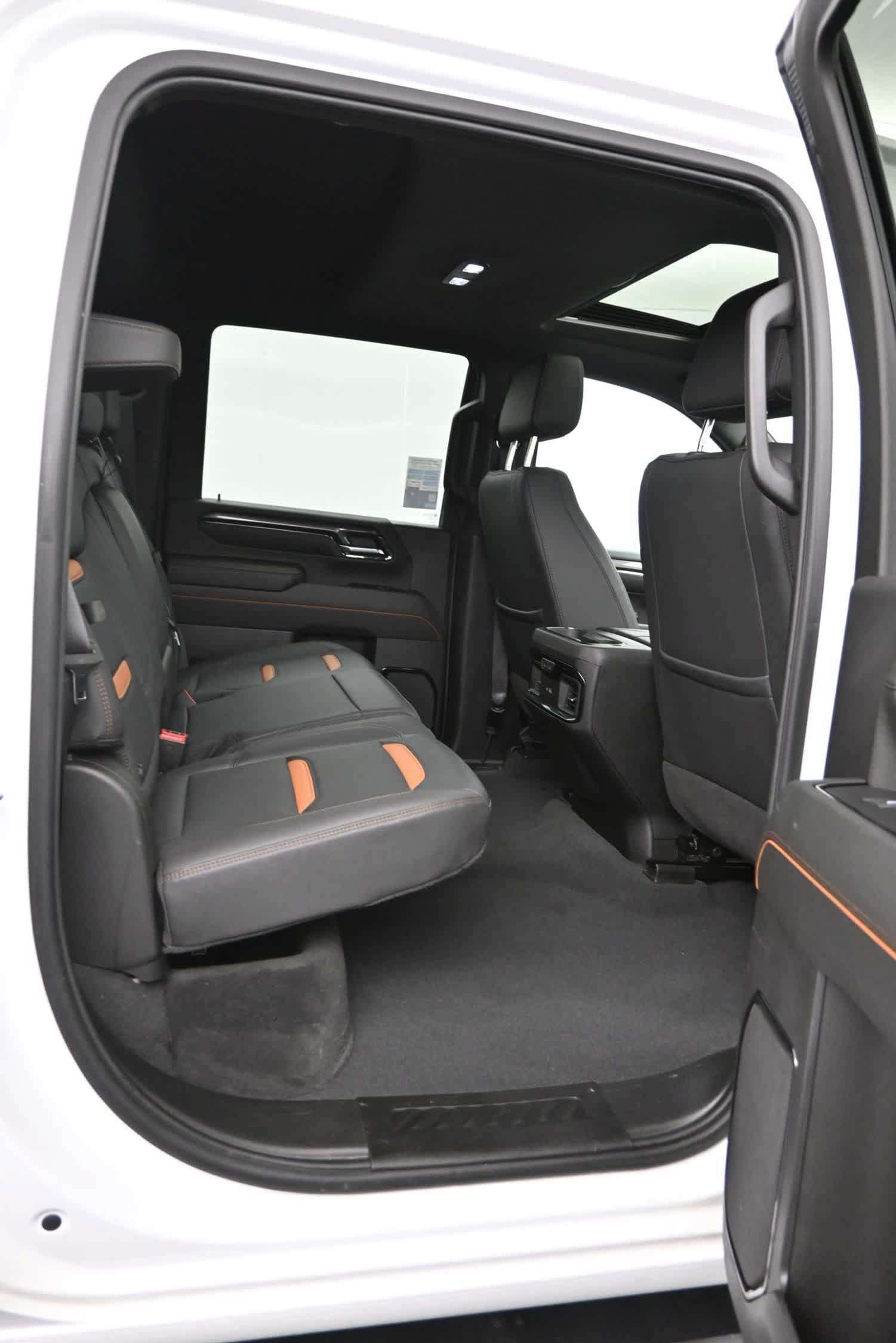 Used 2024 GMC Sierra 2500 AT4 w/ AT4 Preferred Package AWD/4WD image 12