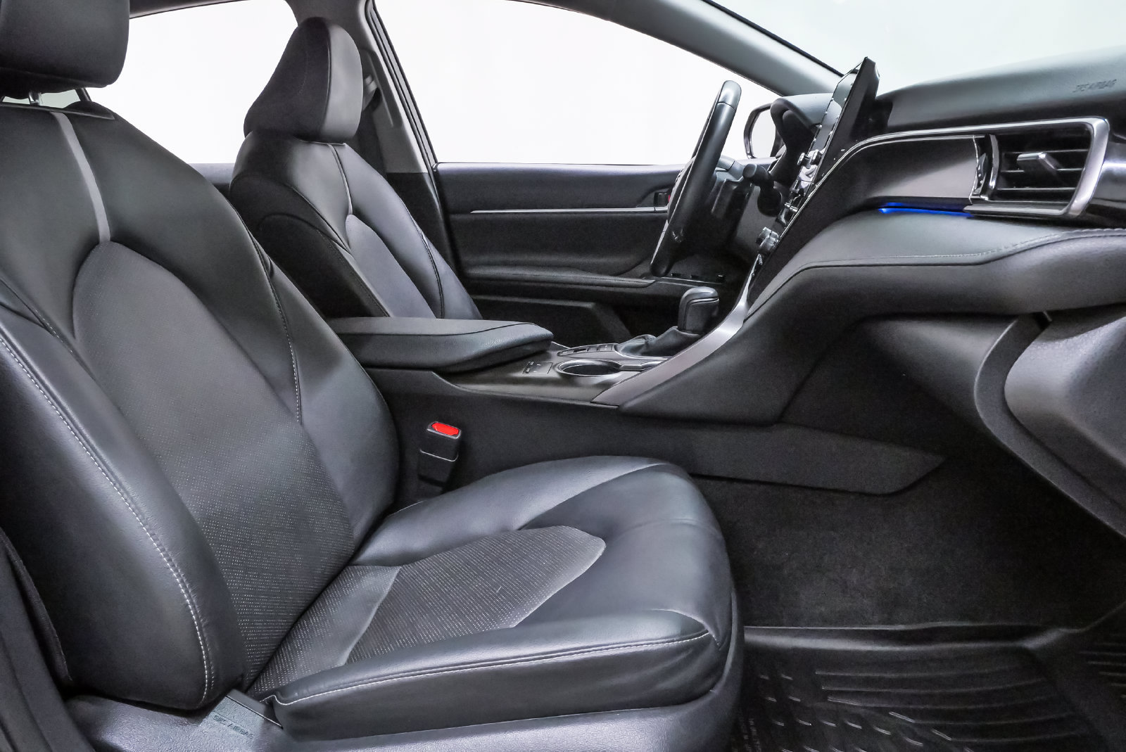 Used 2022 Toyota Camry XSE FWD image 13