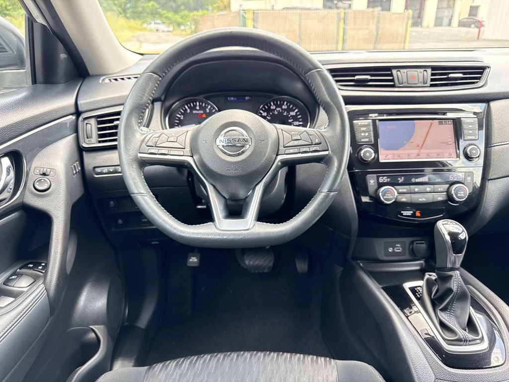 Used 2018 Nissan Rogue SV w/ Premium Package FWD image 17