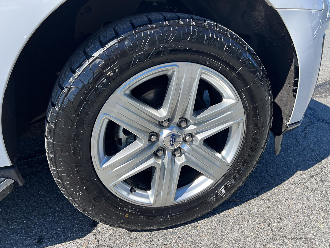 Used 2020 Ford Expedition XLT w/ Equipment Group 202A AWD/4WD image 13