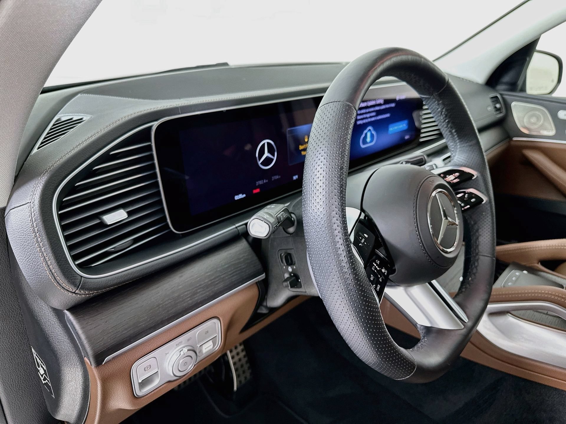 Used 2024 Mercedes-Benz GLS 450 4MATIC image 10