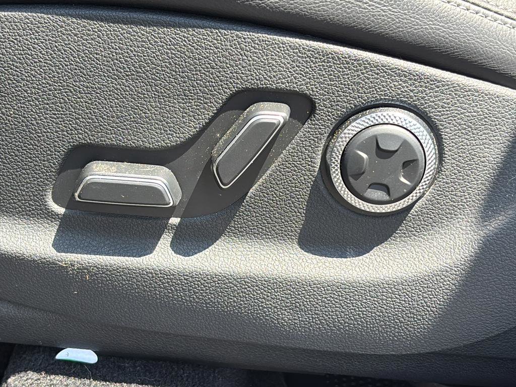 Certified 2026 Genesis GV70 2.5T AWD/4WD image 15
