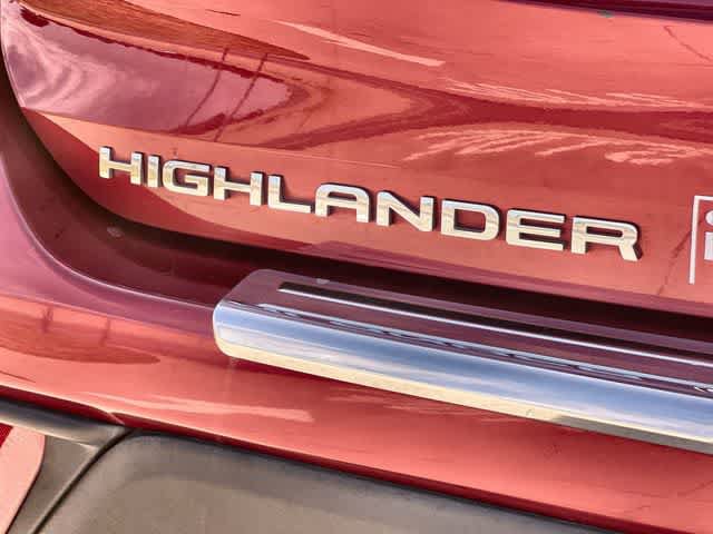 Used 2022 Toyota Highlander XLE AWD/4WD image 8
