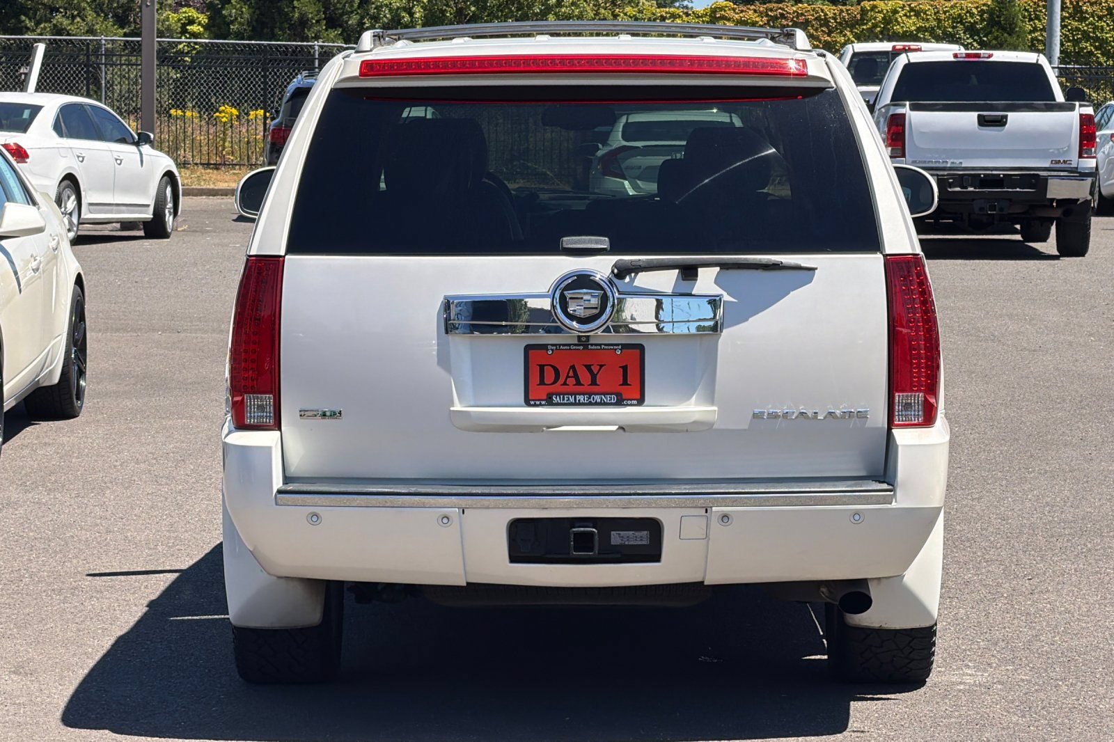 Used 2011 Cadillac Escalade ESV Premium AWD/4WD image 6