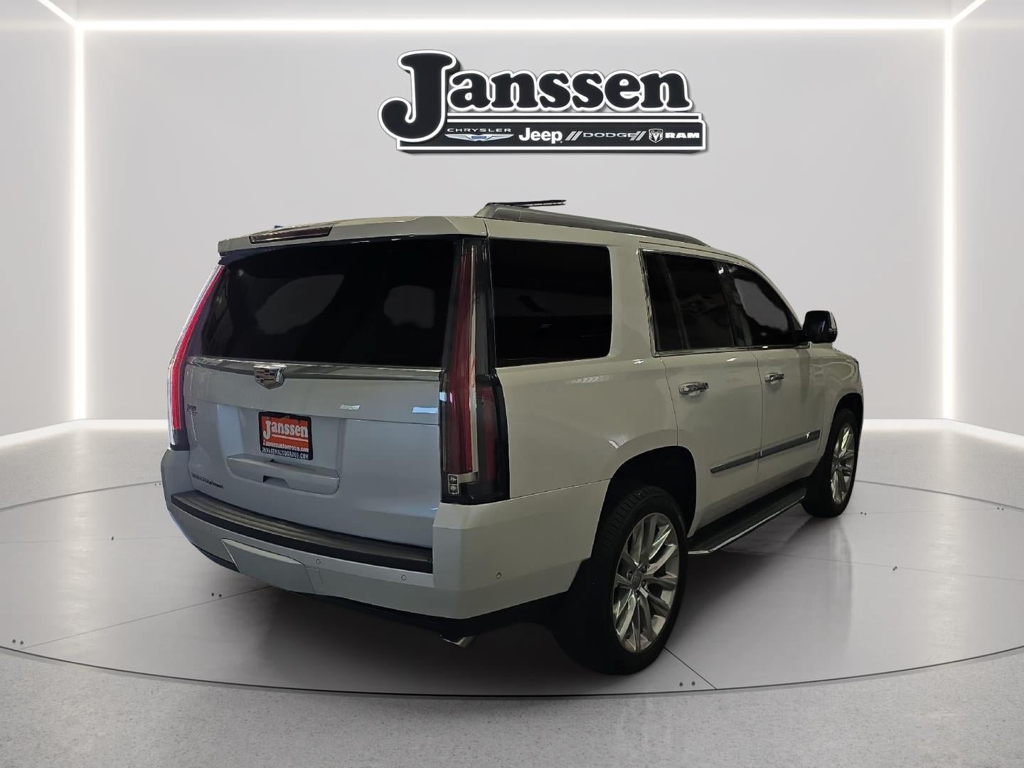 Used 2018 Cadillac Escalade Premium Luxury AWD/4WD image 5