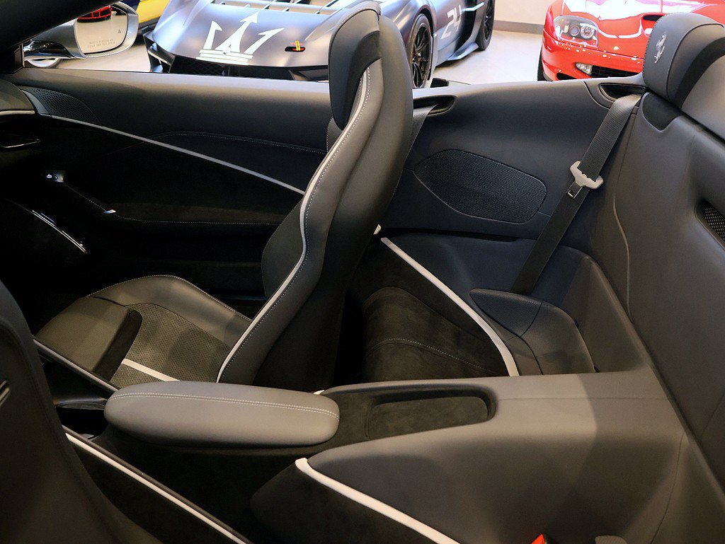 Certified 2026 Ferrari Roma Spider RWD image 64