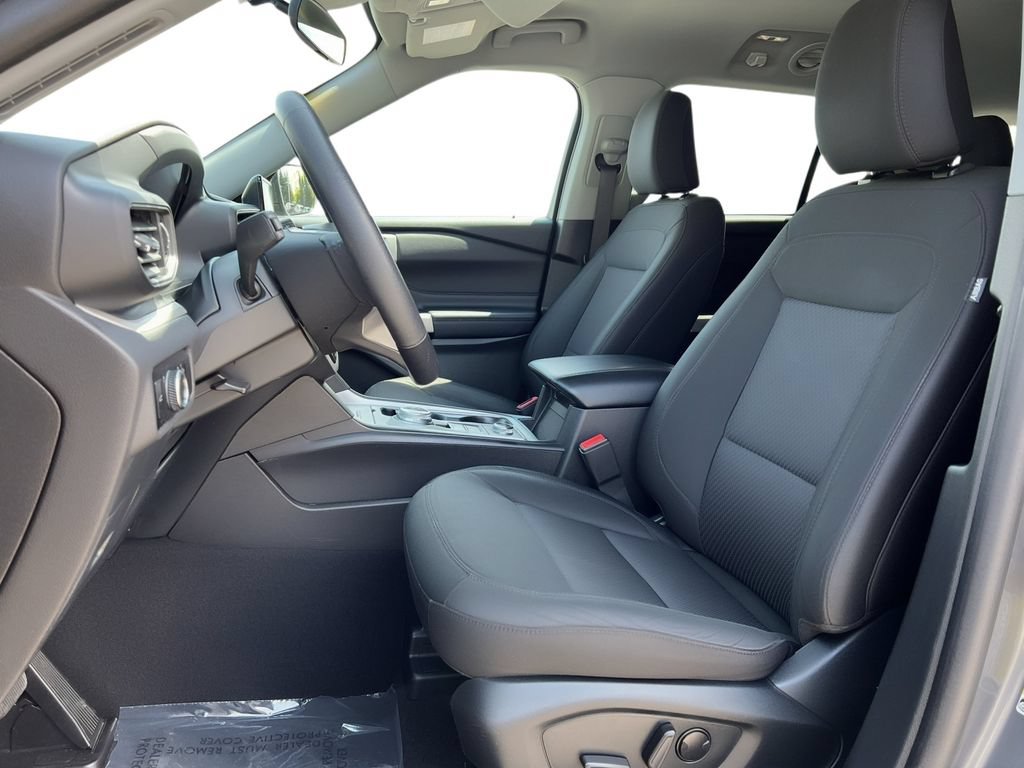 Used 2023 Ford Explorer XLT AWD/4WD image 6