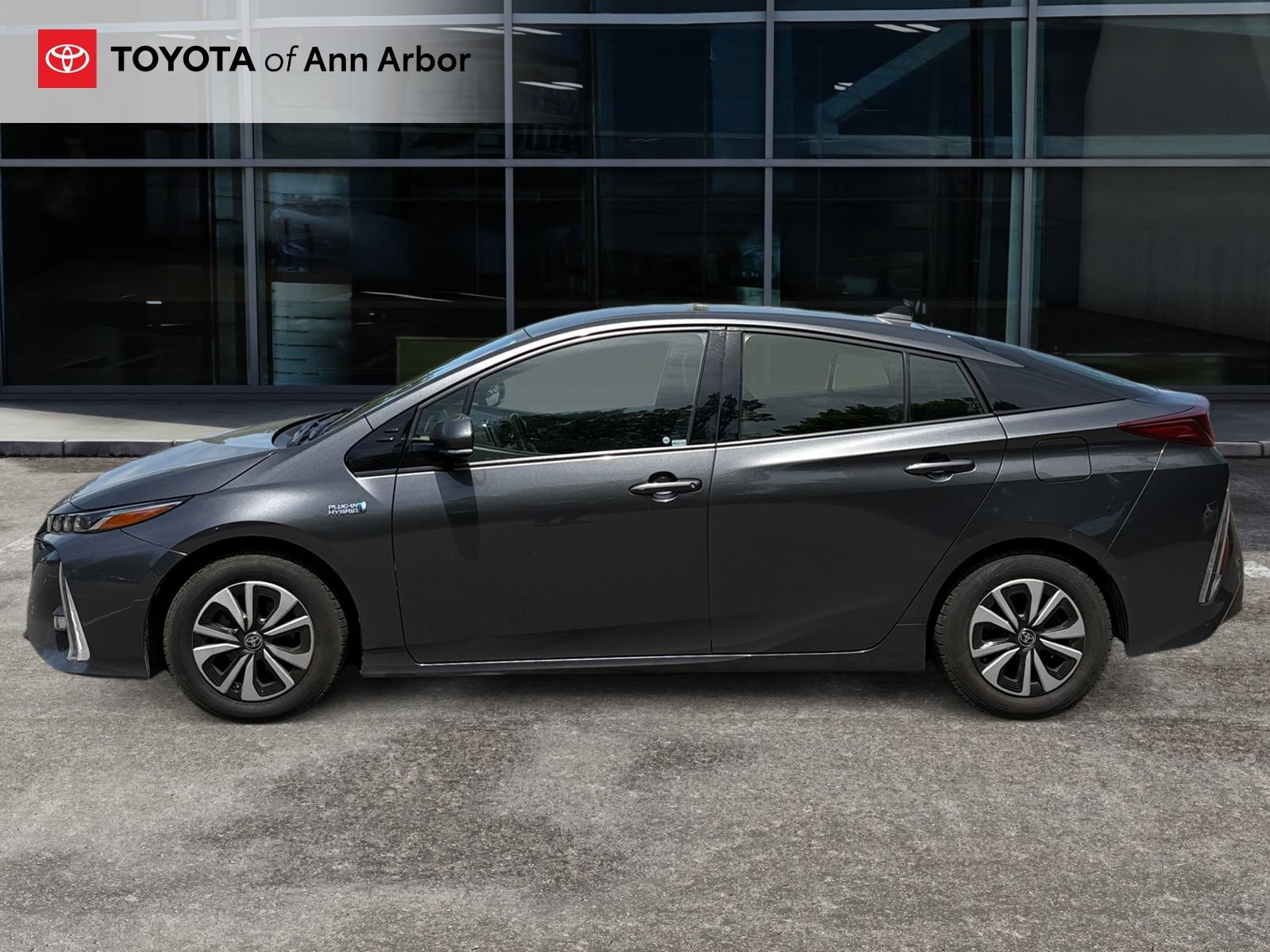 Used 2017 Toyota Prius Prime Advanced w/ Carpet Mat Package FWD image 3