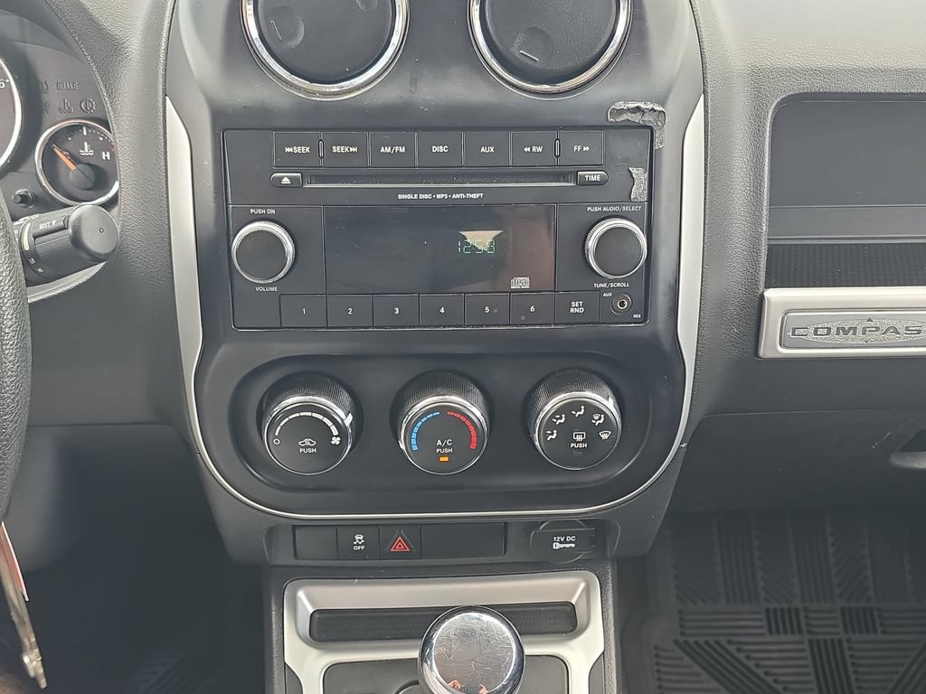 Used 2015 Jeep Compass 4WD image 21