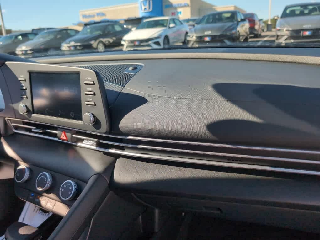 New 2026 Hyundai Elantra SE FWD image 22