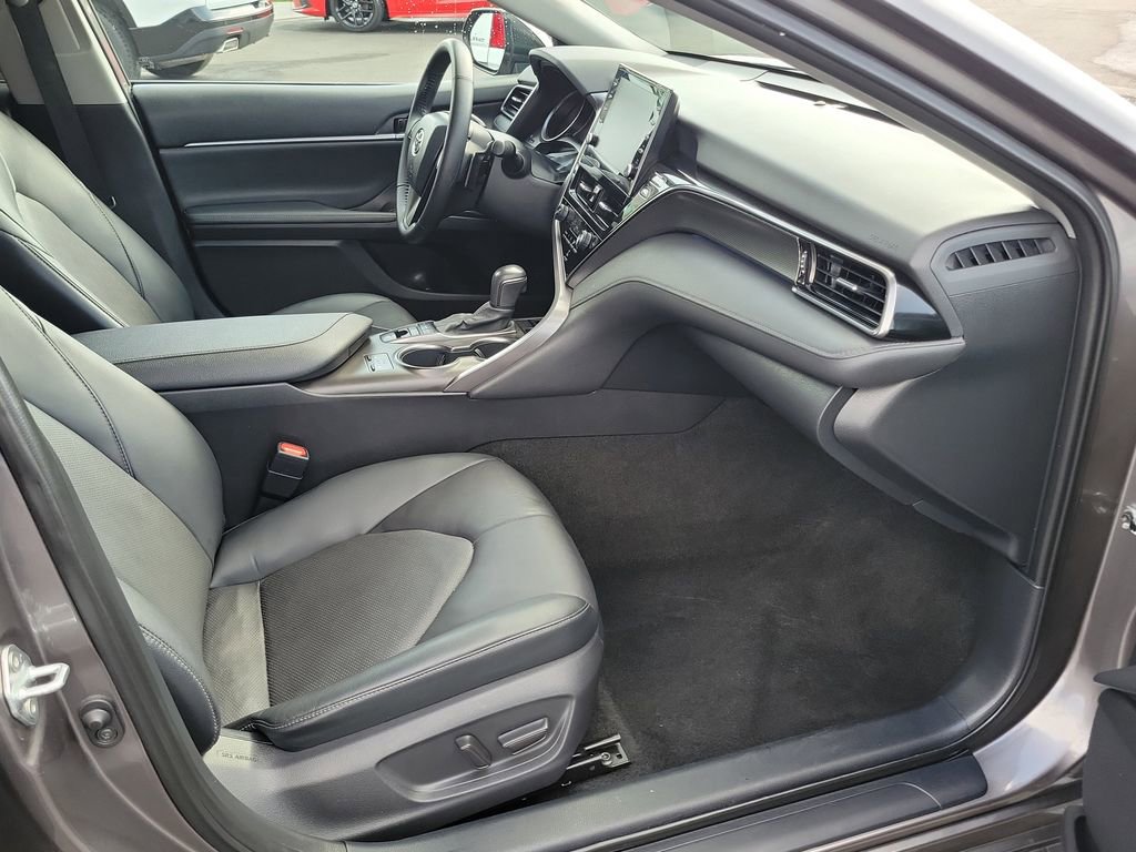 Used 2021 Toyota Camry XSE FWD image 16