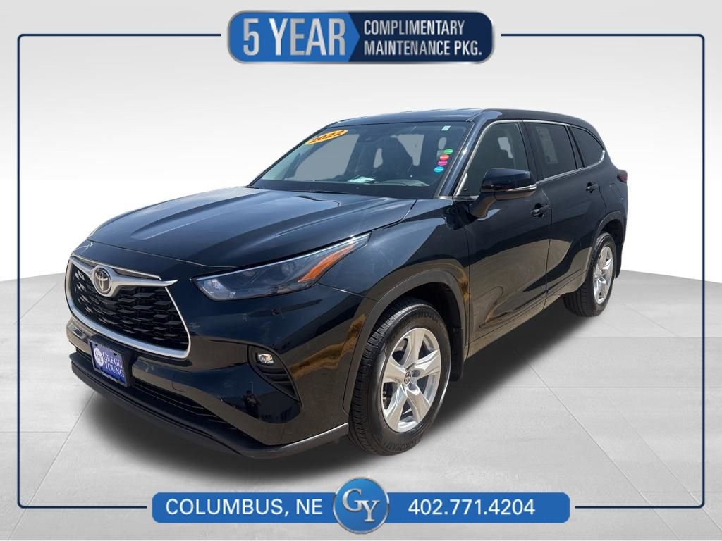 Used 2022 Toyota Highlander LE image 1