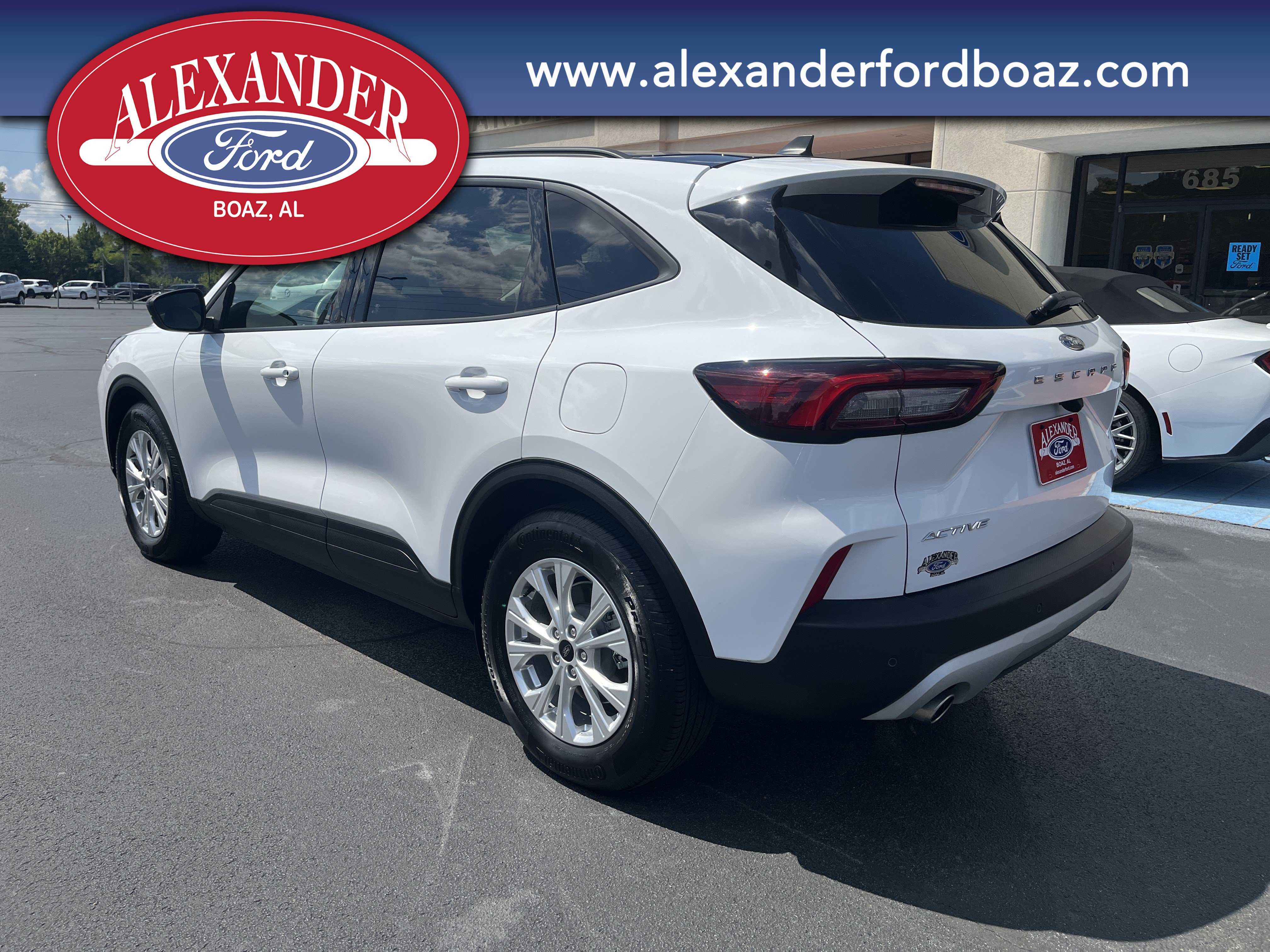 Used 2025 Ford Escape Active w/ Active Premium Tech Pack FWD image 2