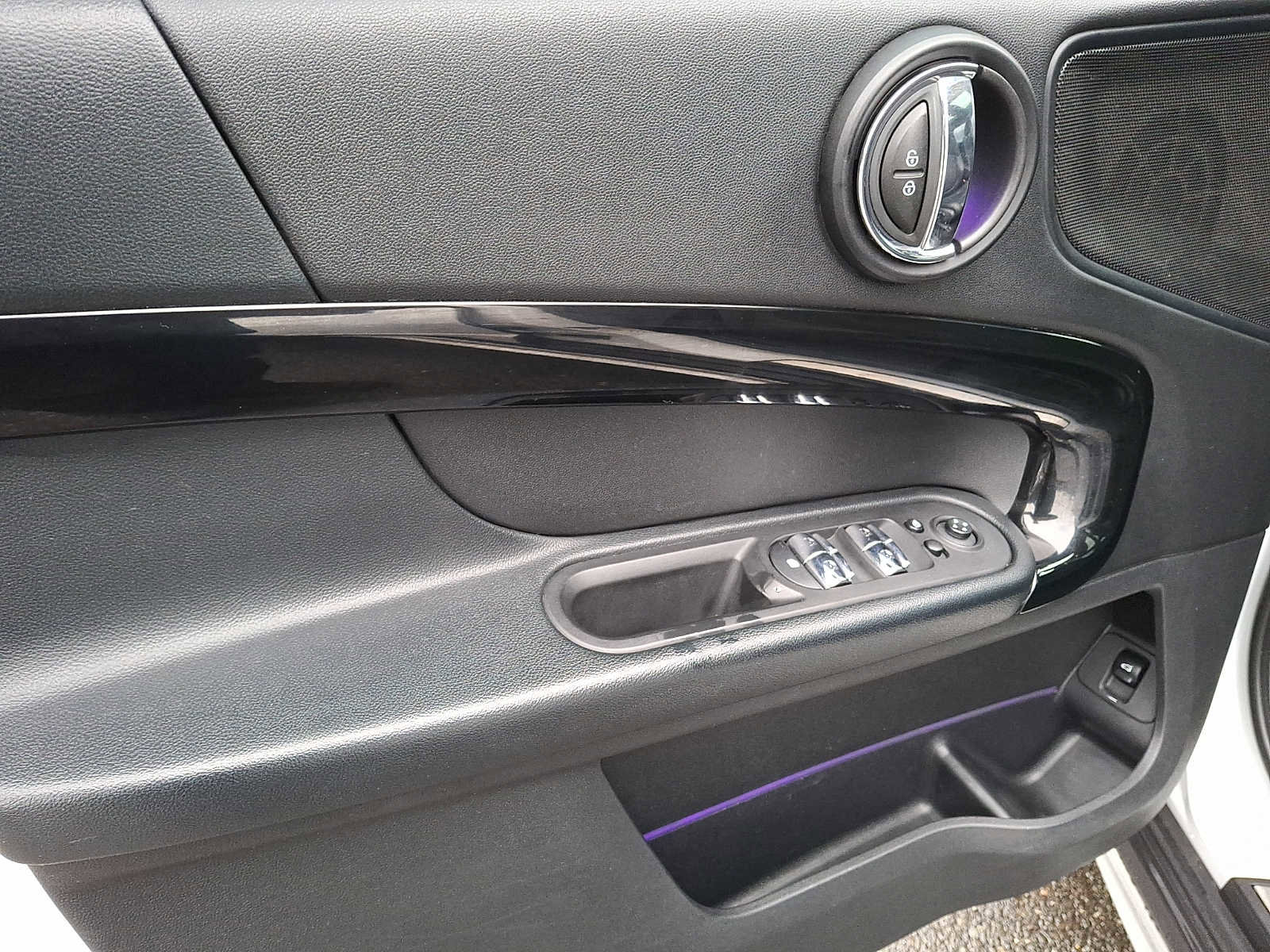 Used 2019 MINI Cooper Countryman S w/ Premium Package image 8