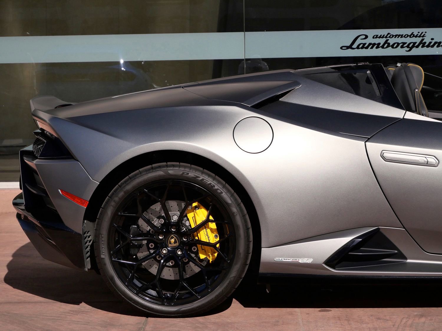 Used 2023 Lamborghini Huracan EVO image 14