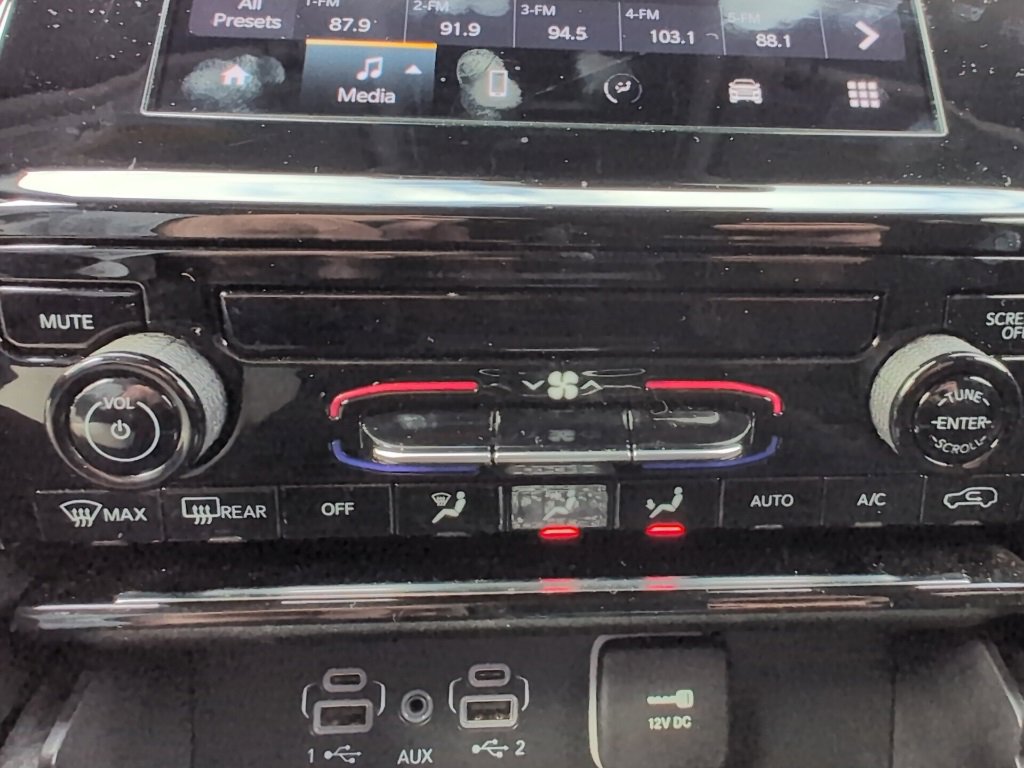 Used 2024 Jeep Grand Cherokee Laredo X w/ Trailer Tow Package image 36