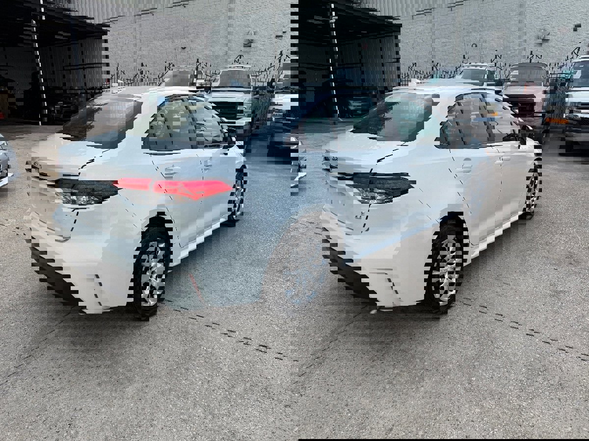 Used 2023 Toyota Corolla LE image 4