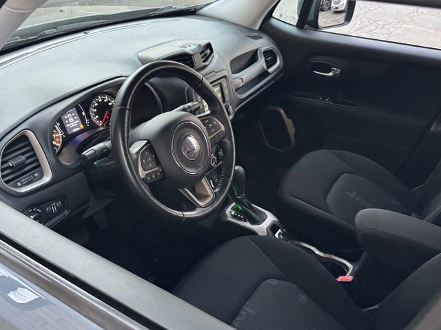 Used 2017 Jeep Renegade Latitude w/ Cold Weather Group image 16