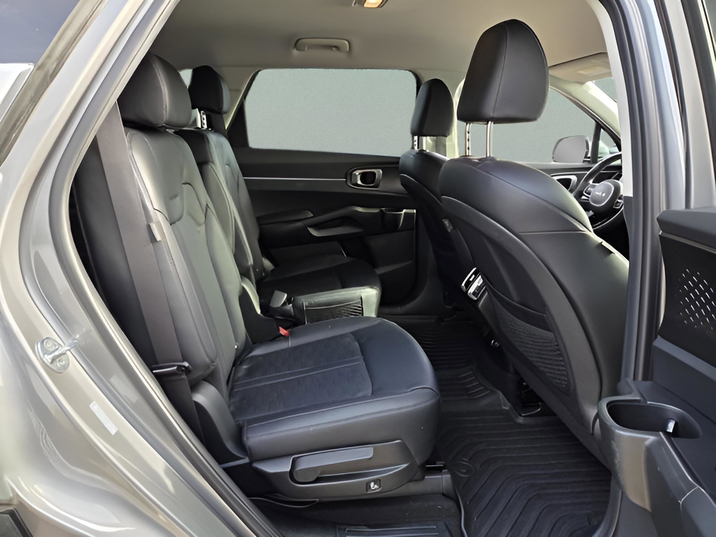 Used 2025 Kia Sorento EX image 15