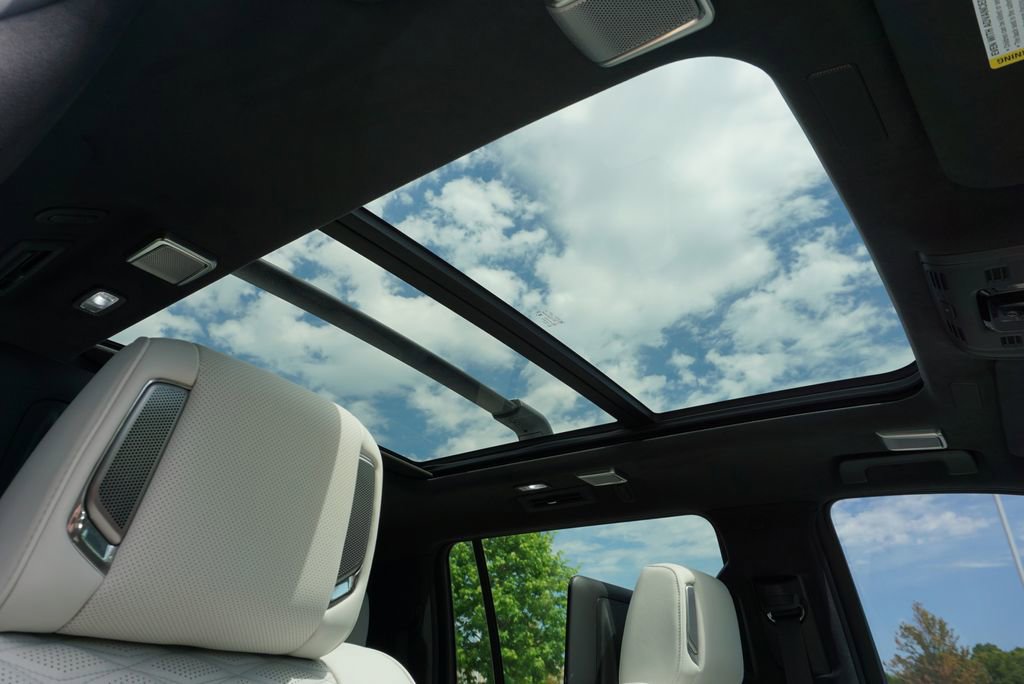 Used 2025 Cadillac Escalade ESV V image 56