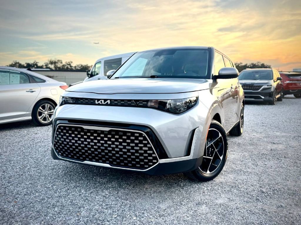 Used 2023 Kia Soul EX image 1