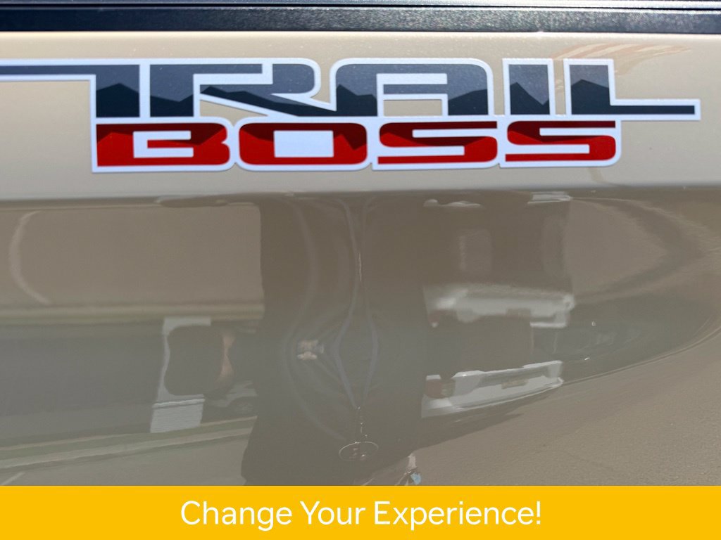 Used 2022 Chevrolet Silverado 1500 LT Trail Boss w/ LT Trail Boss Premium Package AWD/4WD image 9