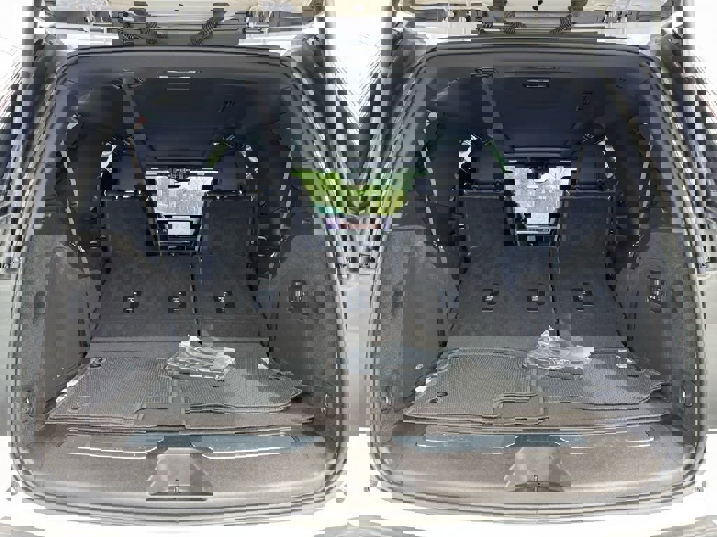 Certified 2025 Cadillac Escalade Premium Luxury w/ Touring Package image 36