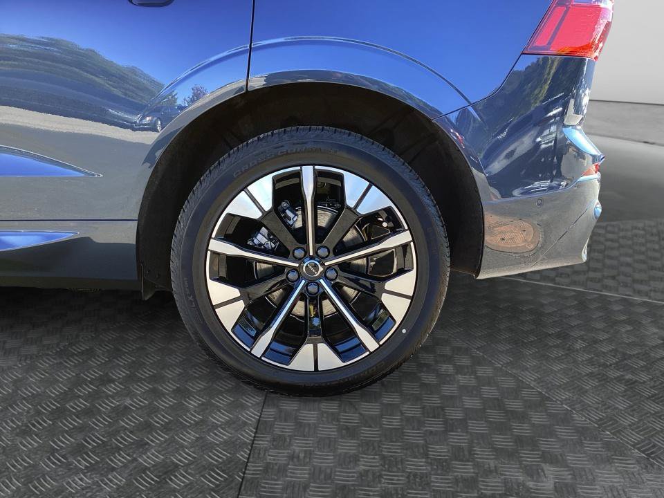 New 2027 Volvo XC60 B5 Plus AWD/4WD image 22
