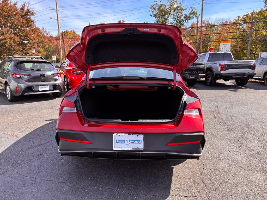 Certified 2024 Hyundai Elantra SEL FWD image 11