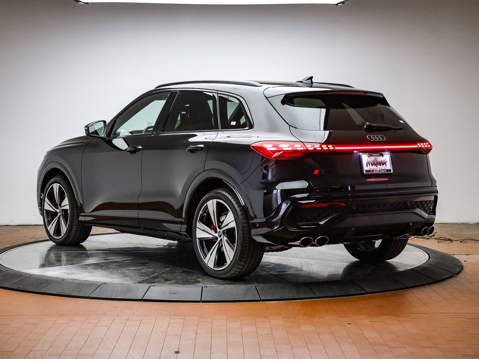 New 2025 Audi SQ5 Premium Plus AWD/4WD image 2