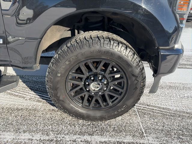Used 2022 Ford F350 Lariat w/ Black Appearance Package image 9