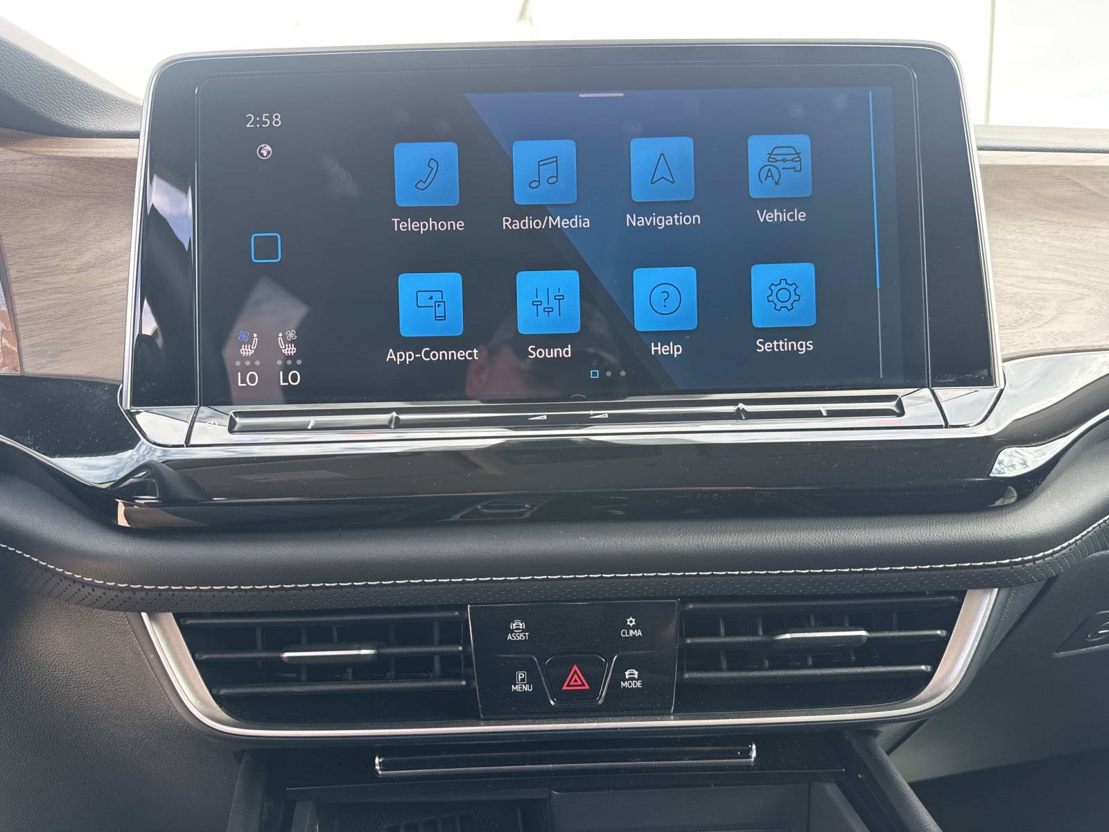 Used 2025 Volkswagen Atlas SE FWD image 25
