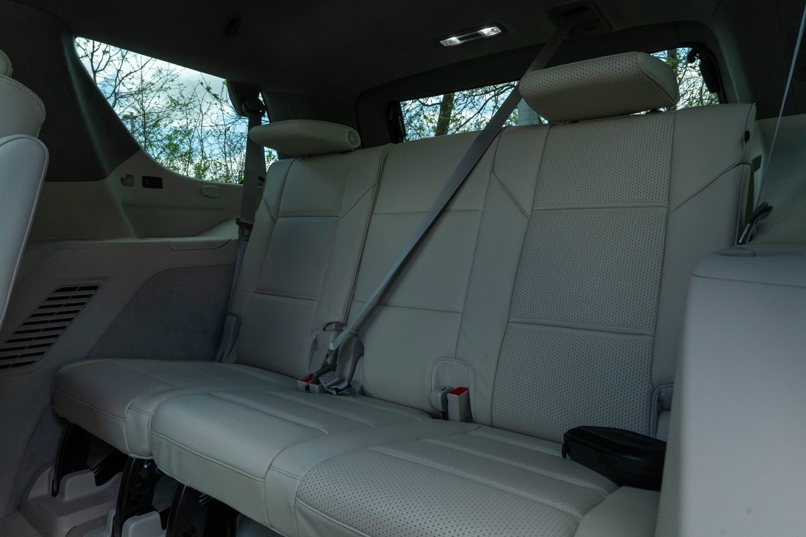 Used 2025 Cadillac Escalade Sport Platinum w/ LPO, ONYX Package AWD/4WD image 32
