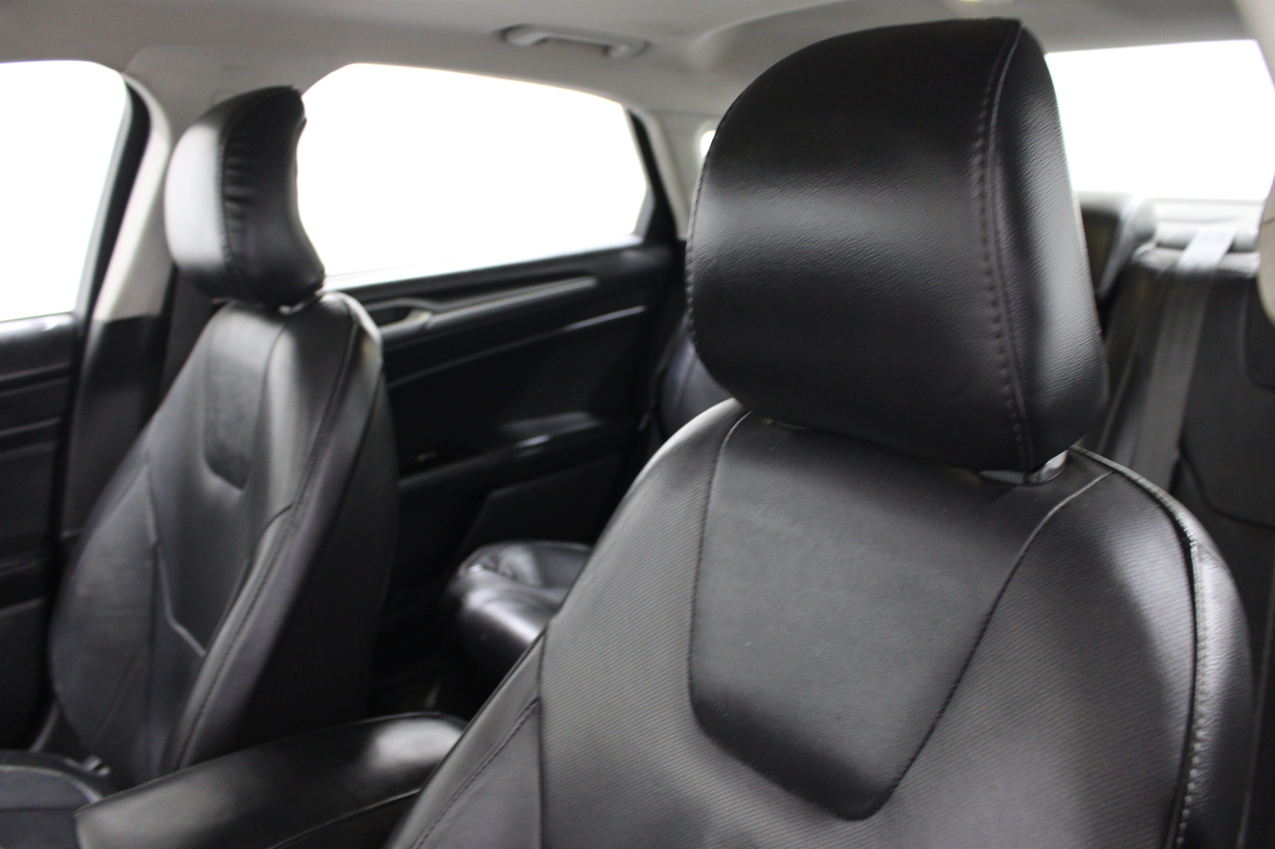 Used 2016 Ford Fusion Titanium FWD image 4