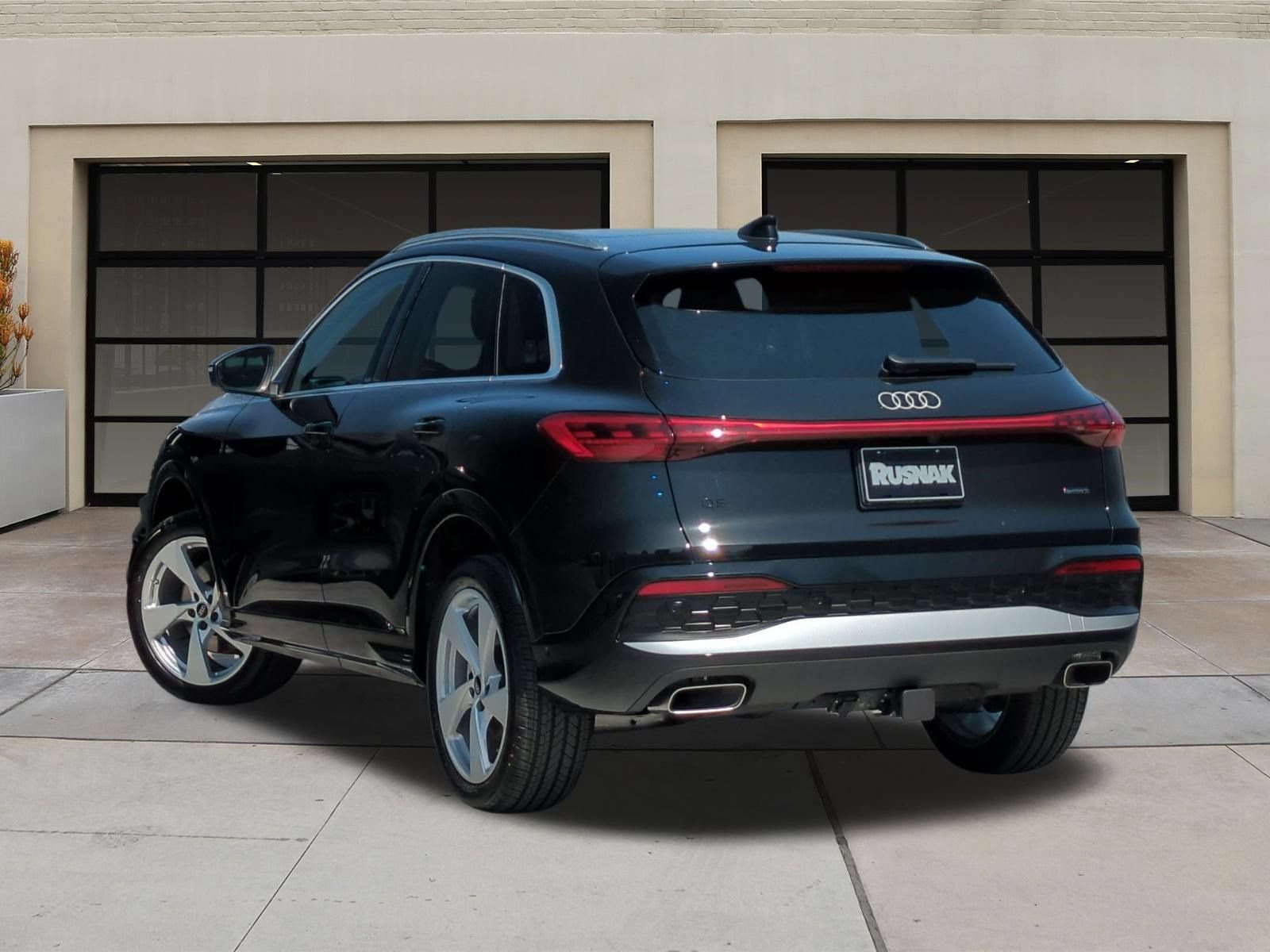 Used 2025 Audi Q5 Premium Plus AWD/4WD image 2