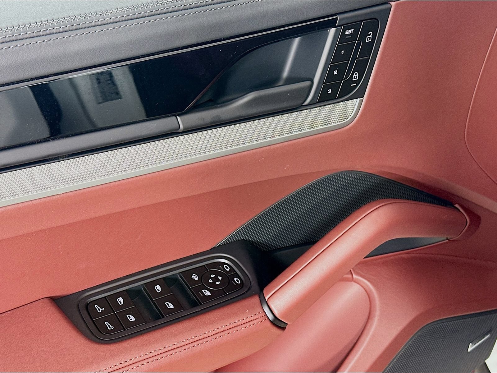 New 2026 Porsche Cayenne Coupe AWD/4WD image 17