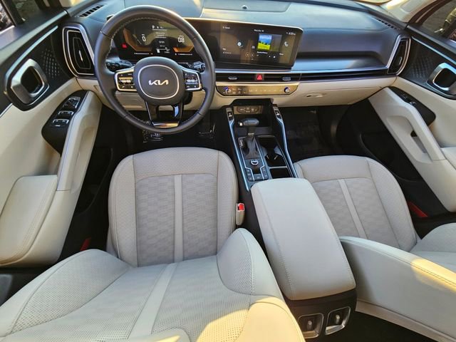 Used 2025 Kia Sorento EX w/ Panoramic Sunroof Package image 14