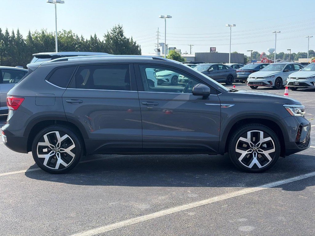 Certified 2023 Volkswagen Taos SEL AWD/4WD image 4