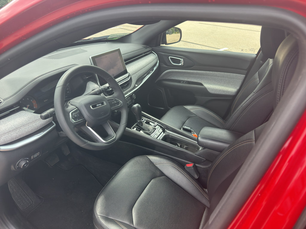 Used 2023 Jeep Compass Latitude AWD/4WD image 45