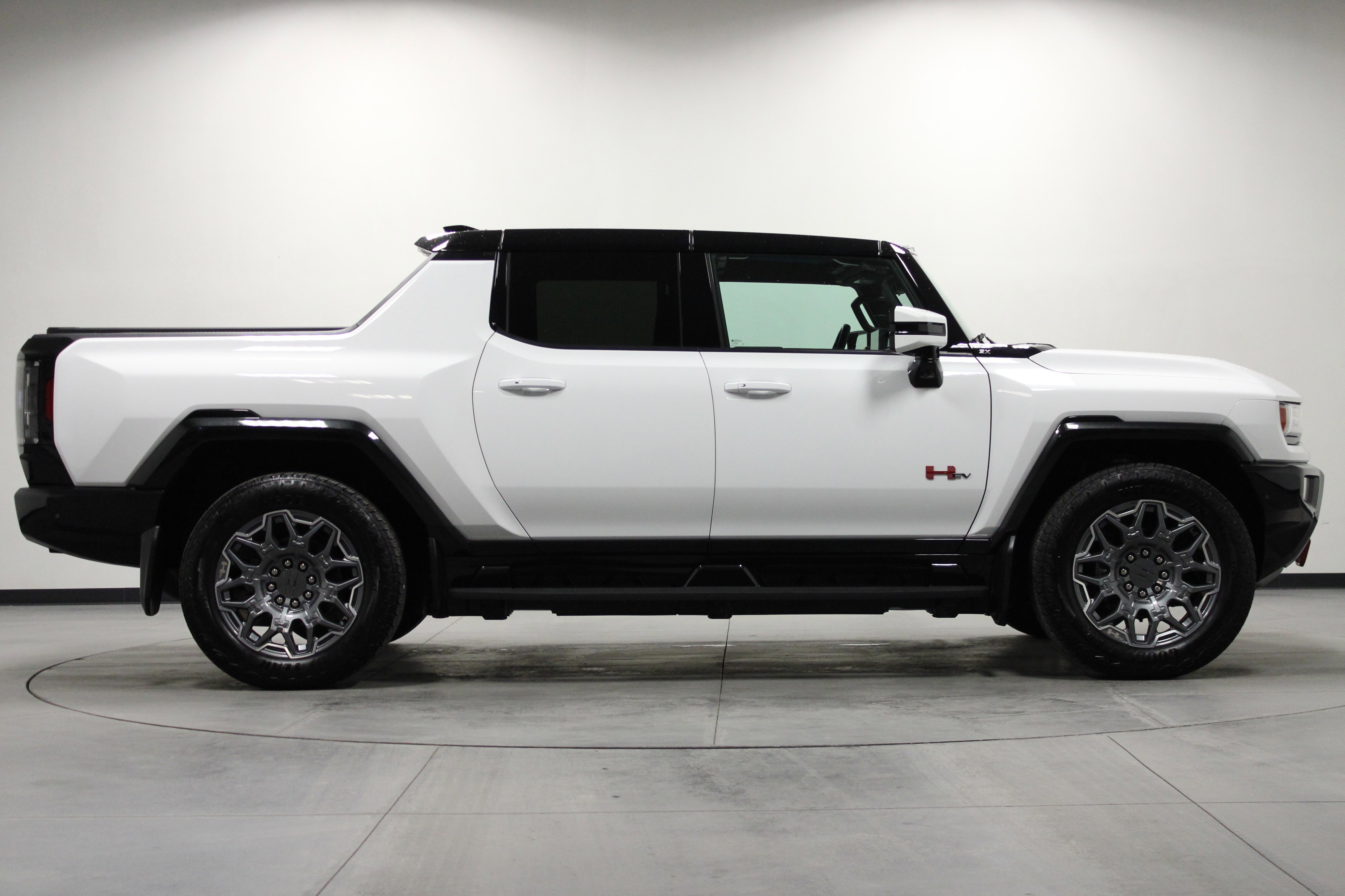 Used 2025 GMC Hummer EV 3X w/ LPO, Sport Package image 3